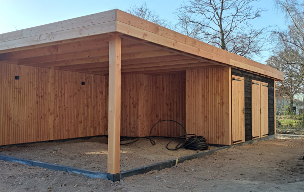 den bogert hout schuur met overkapping